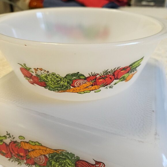 Lot of 2 VTG Glasbake 8" Square Casserole Dish Vegetables & 1 Qt Round Casserole - Picture 1 of 13